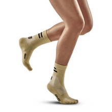 Load image into Gallery viewer, CEP Training Mid Cut Compression Socks - Women
