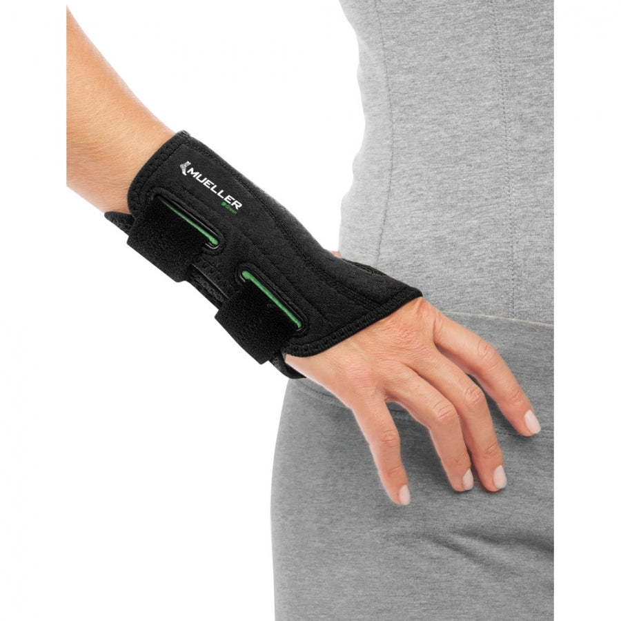 Mueller Green Fitted Wrist Brace